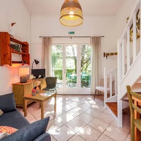 Domaine Les Hauts De Jeanvert - Piscine - *